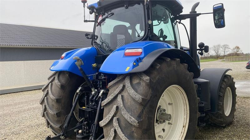 New Holland T7.270 AutoCommand T7.270 - Traktor: das Bild 3 New Holland T7.270 AutoCommand T7.270 - Traktor: das Bild 3