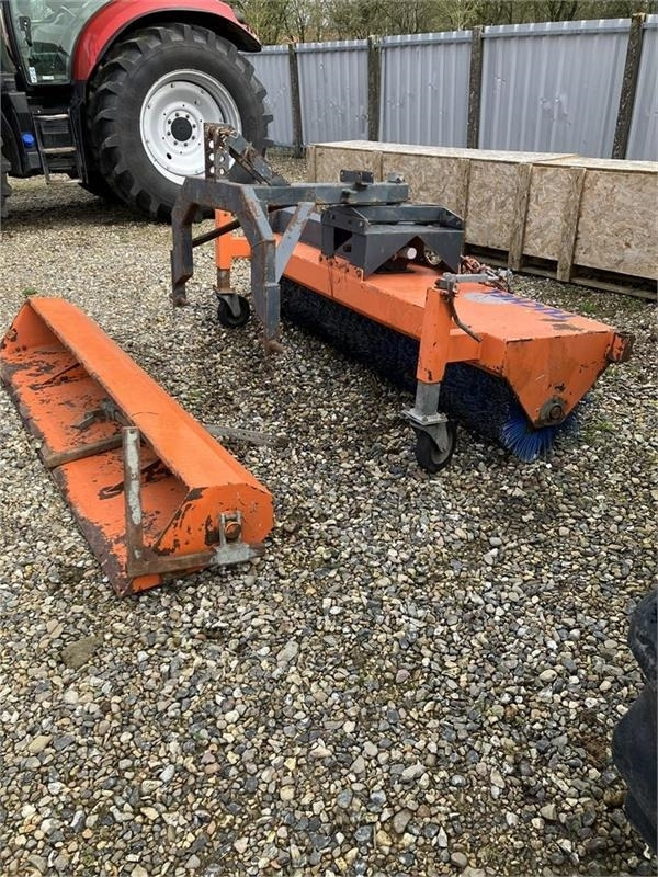 Tuchel Kost med opsamler - Kehrbesen für Landmaschine: das Bild 3 Tuchel Kost med opsamler - Kehrbesen für Landmaschine: das Bild 3