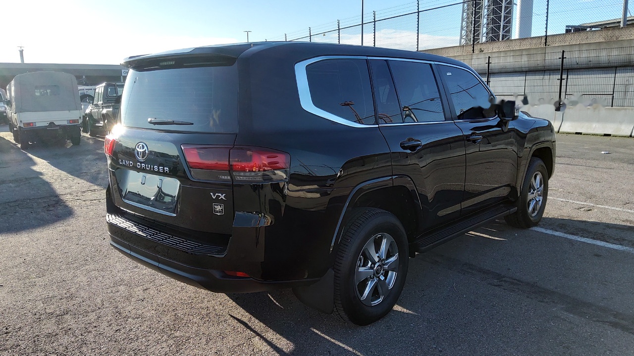 Toyota Land Cruiser 300 V6 VX 7 SEATERS / PLACES 3.5L Petrol Automatic VXVHO - SUV/ Geländewagen: das Bild 4 Toyota Land Cruiser 300 V6 VX 7 SEATERS / PLACES 3.5L Petrol Automatic VXVHO - SUV/ Geländewagen: das Bild 4