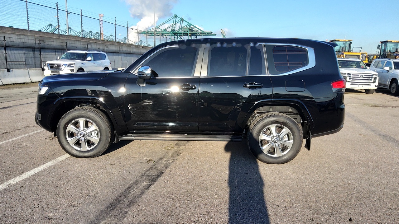 SUV/ Geländewagen, Zustand - NEU Toyota Land Cruiser 300 V6 VX 7 SEATERS / PLACES 3.5L Petrol Automatic VXVHO: das Bild 7