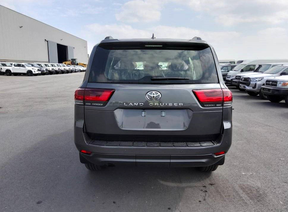 Toyota Land Cruiser 300 V6 VXR ZX 7 SEATERS / PLACES 3.5L Petrol Automatic AEOB - SUV/ Geländewagen: das Bild 4 Toyota Land Cruiser 300 V6 VXR ZX 7 SEATERS / PLACES 3.5L Petrol Automatic AEOB - SUV/ Geländewagen: das Bild 4