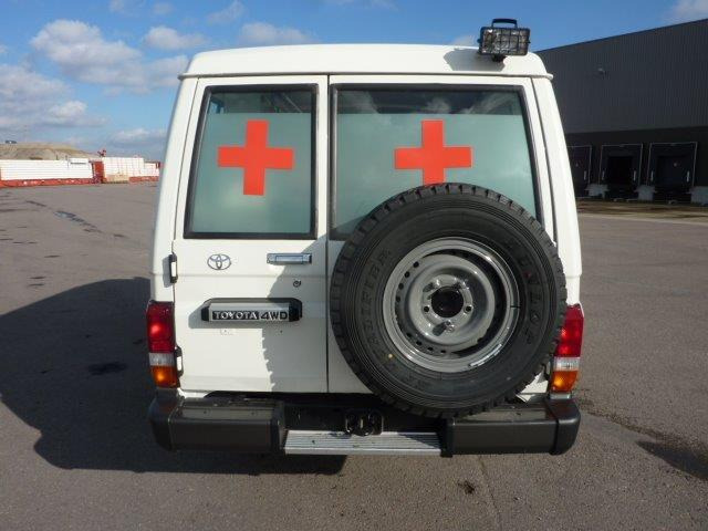 Toyota Land Cruiser 78 Metal top hzj 78 ambulance 4.2L Diesel Manual - SUV/ Geländewagen: das Bild 3 Toyota Land Cruiser 78 Metal top hzj 78 ambulance 4.2L Diesel Manual - SUV/ Geländewagen: das Bild 3