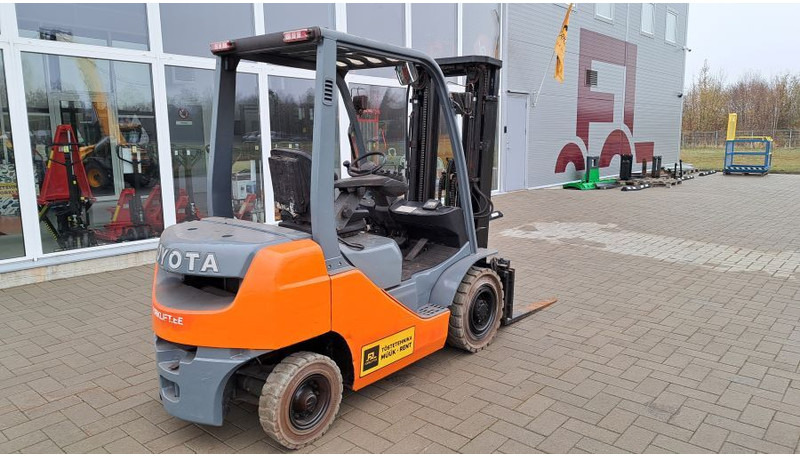 Toyota 02-8FDF20 - Dieselstapler: das Bild 4 Toyota 02-8FDF20 - Dieselstapler: das Bild 4