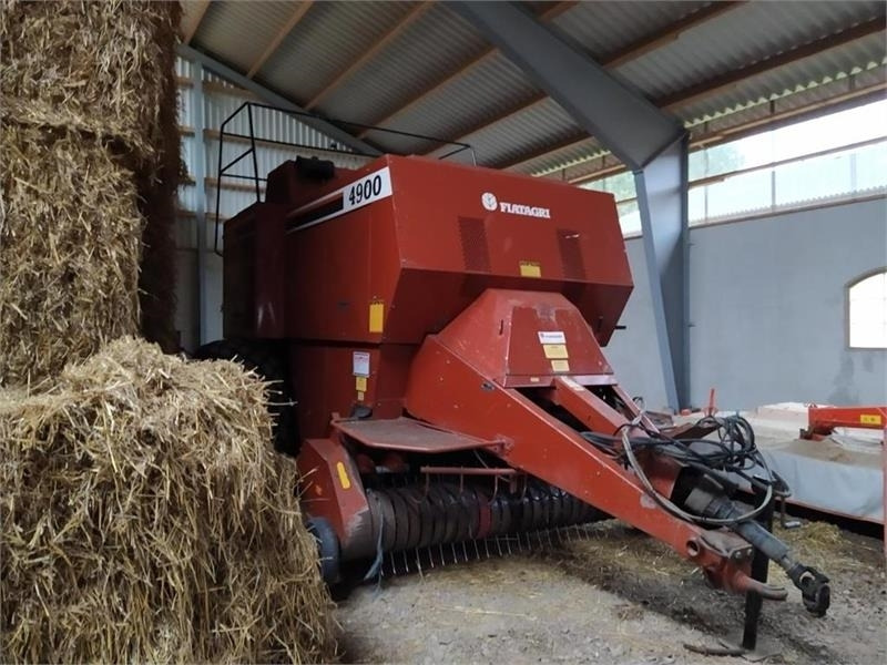 Hesston 4900 - Packenpresse: das Bild 2 Hesston 4900 - Packenpresse: das Bild 2