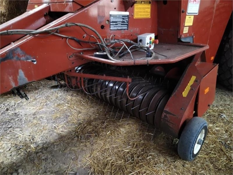 Hesston 4900 - Packenpresse: das Bild 4 Hesston 4900 - Packenpresse: das Bild 4