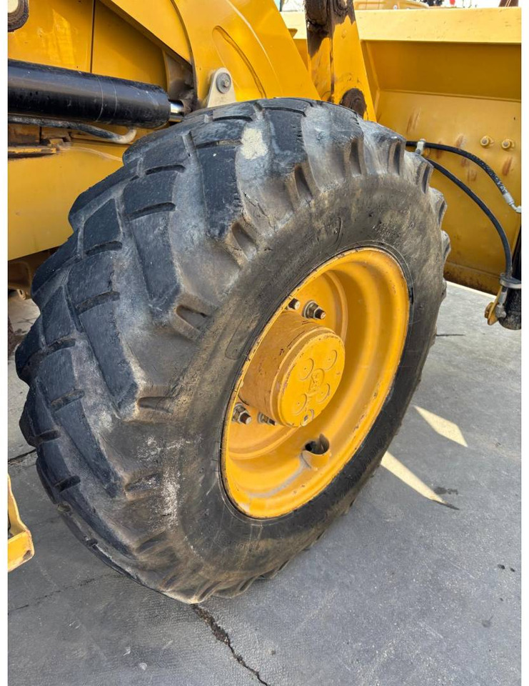 Baggerlader CAT 432F2: das Bild 12