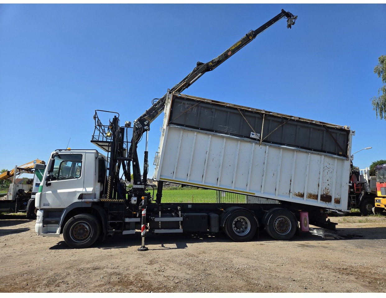 DAF CF85.410 6x2 steering axle lenk Tipper Crane HIAB J1320Z - Kipper, Autokran: das Bild 2 DAF CF85.410 6x2 steering axle lenk Tipper Crane HIAB J1320Z - Kipper, Autokran: das Bild 2