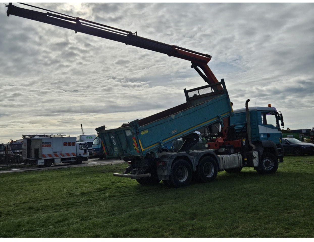 MAN TGA 33.360 TIPPER 3 SIDE CRANE PALFINGER 16502 *REMOTE CONTROL - Kipper: das Bild 2 MAN TGA 33.360 TIPPER 3 SIDE CRANE PALFINGER 16502 *REMOTE CONTROL - Kipper: das Bild 2