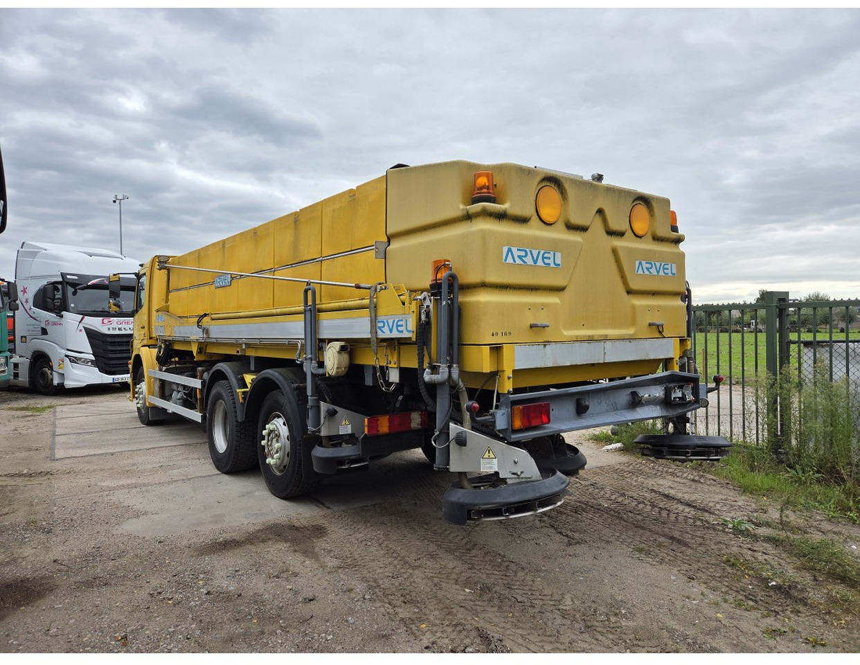 MERCEDES AXOR 2533 6X2 CHASSIS LOW MILEAGE - Fahrgestell LKW, Schneeräumfahrzeug: das Bild 2 MERCEDES AXOR 2533 6X2 CHASSIS LOW MILEAGE - Fahrgestell LKW, Schneeräumfahrzeug: das Bild 2