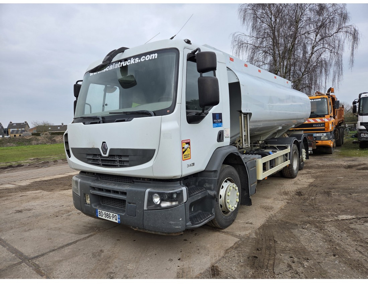 Renault Premium 340 6x2 Fuel Tank 18.540 L 3 compart Steering Axle Retarder Manual gearbox - Tankwagen: das Bild 1 Renault Premium 340 6x2 Fuel Tank 18.540 L 3 compart Steering Axle Retarder Manual gearbox - Tankwagen: das Bild 1