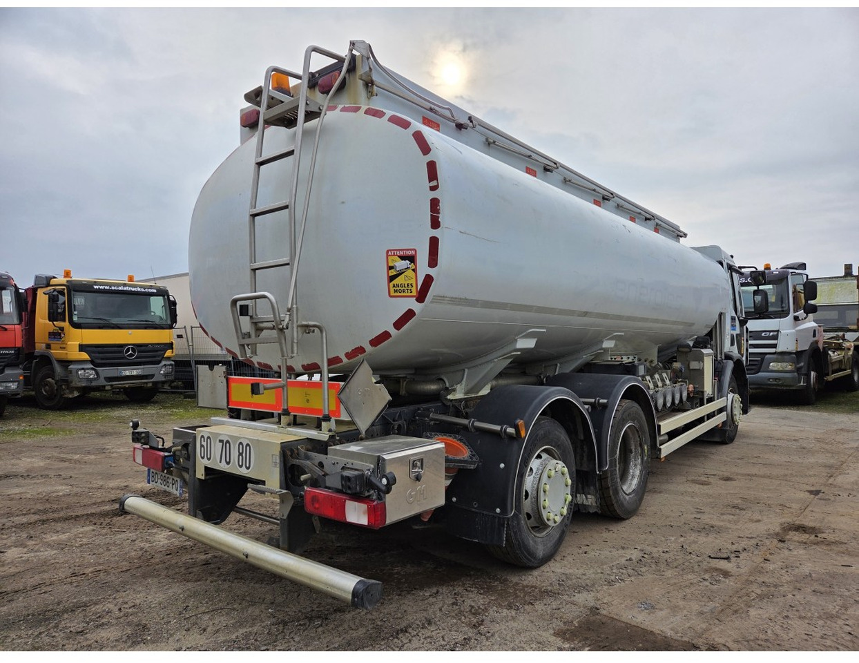 Renault Premium 340 6x2 Fuel Tank 18.540 L 3 compart Steering Axle Retarder Manual gearbox - Tankwagen: das Bild 2 Renault Premium 340 6x2 Fuel Tank 18.540 L 3 compart Steering Axle Retarder Manual gearbox - Tankwagen: das Bild 2