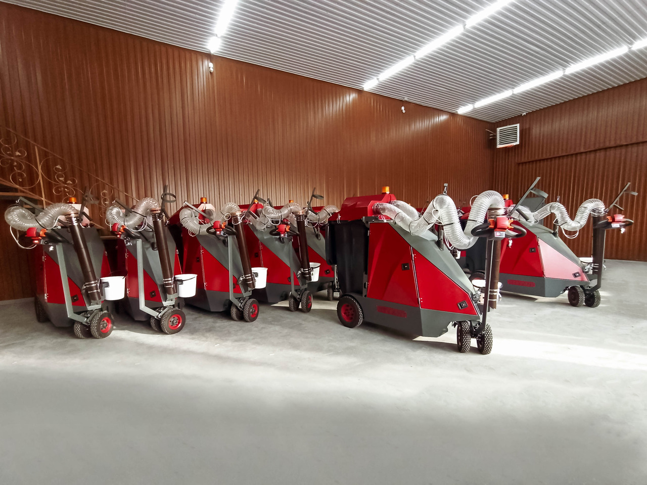 ТІСАВ Street Vacuum Cleaner, Outdoor Vacuum Sweeper, Manufacturer, City Ant - Industriestaubsauger: das Bild 3 ТІСАВ Street Vacuum Cleaner, Outdoor Vacuum Sweeper, Manufacturer, City Ant - Industriestaubsauger: das Bild 3