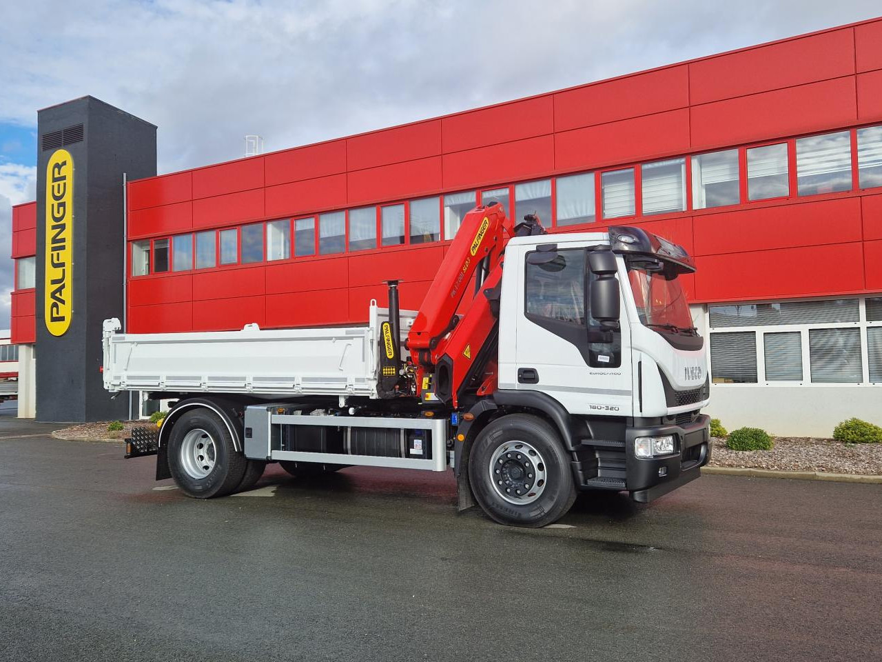 IVECO Eurocargo ML180E32 - Kipper: das Bild 2 IVECO Eurocargo ML180E32 - Kipper: das Bild 2