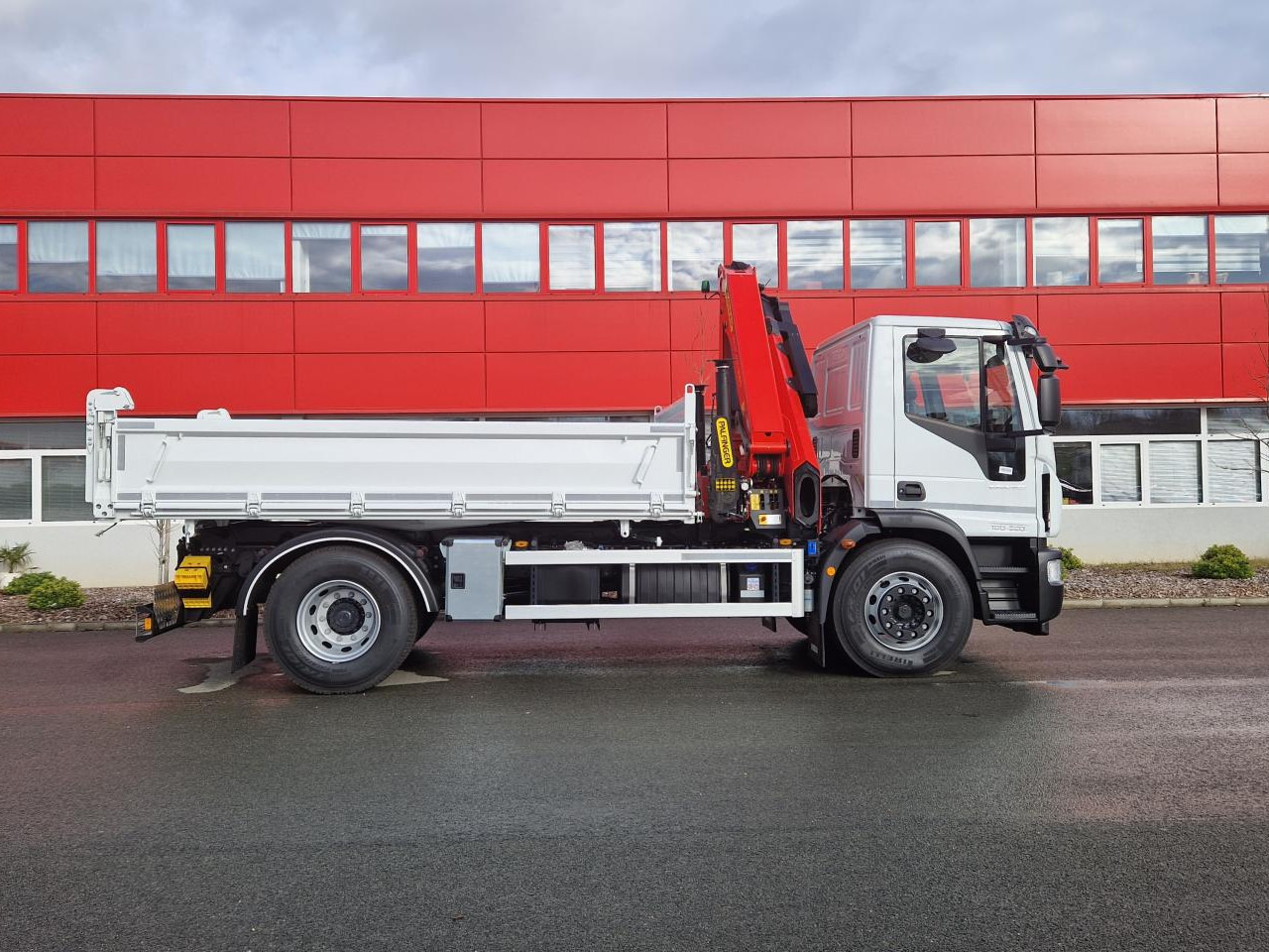 IVECO Eurocargo ML180E32 - Kipper: das Bild 3 IVECO Eurocargo ML180E32 - Kipper: das Bild 3