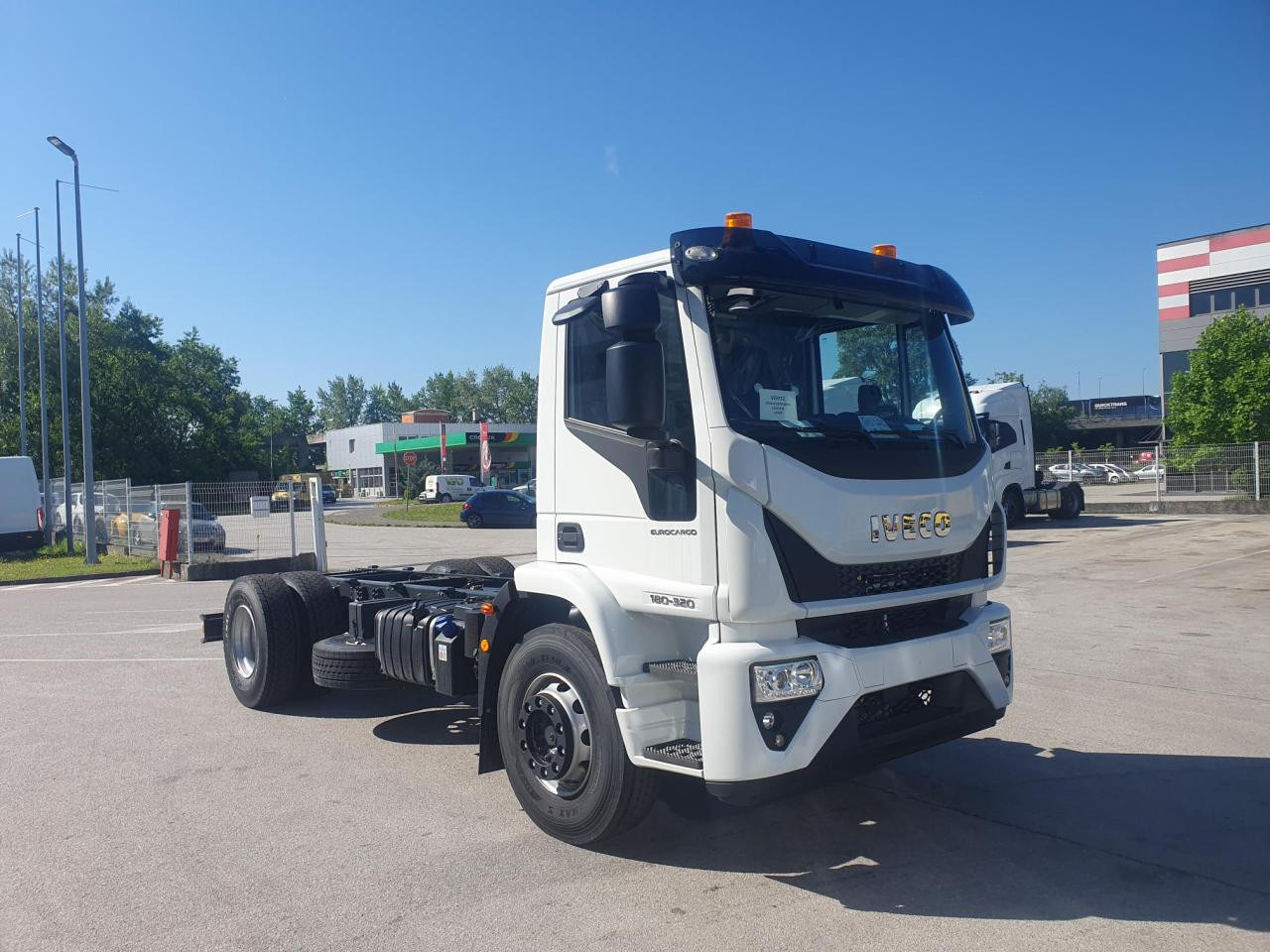IVECO Eurocargo ML180E32/P - Fahrgestell LKW: das Bild 2 IVECO Eurocargo ML180E32/P - Fahrgestell LKW: das Bild 2