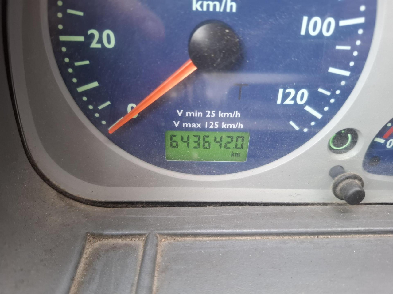 IVECO Stralis AT260S35Y - Plane LKW: das Bild 2 IVECO Stralis AT260S35Y - Plane LKW: das Bild 2