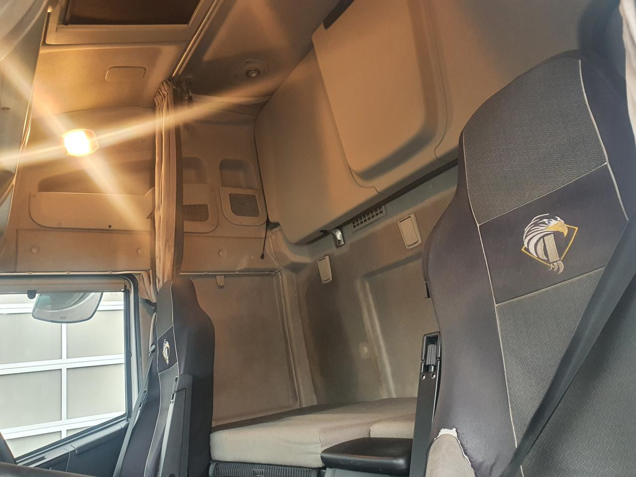 Innenraum Bild 1: Sattelzugmaschine IVECO Stralis AS440S46T/P