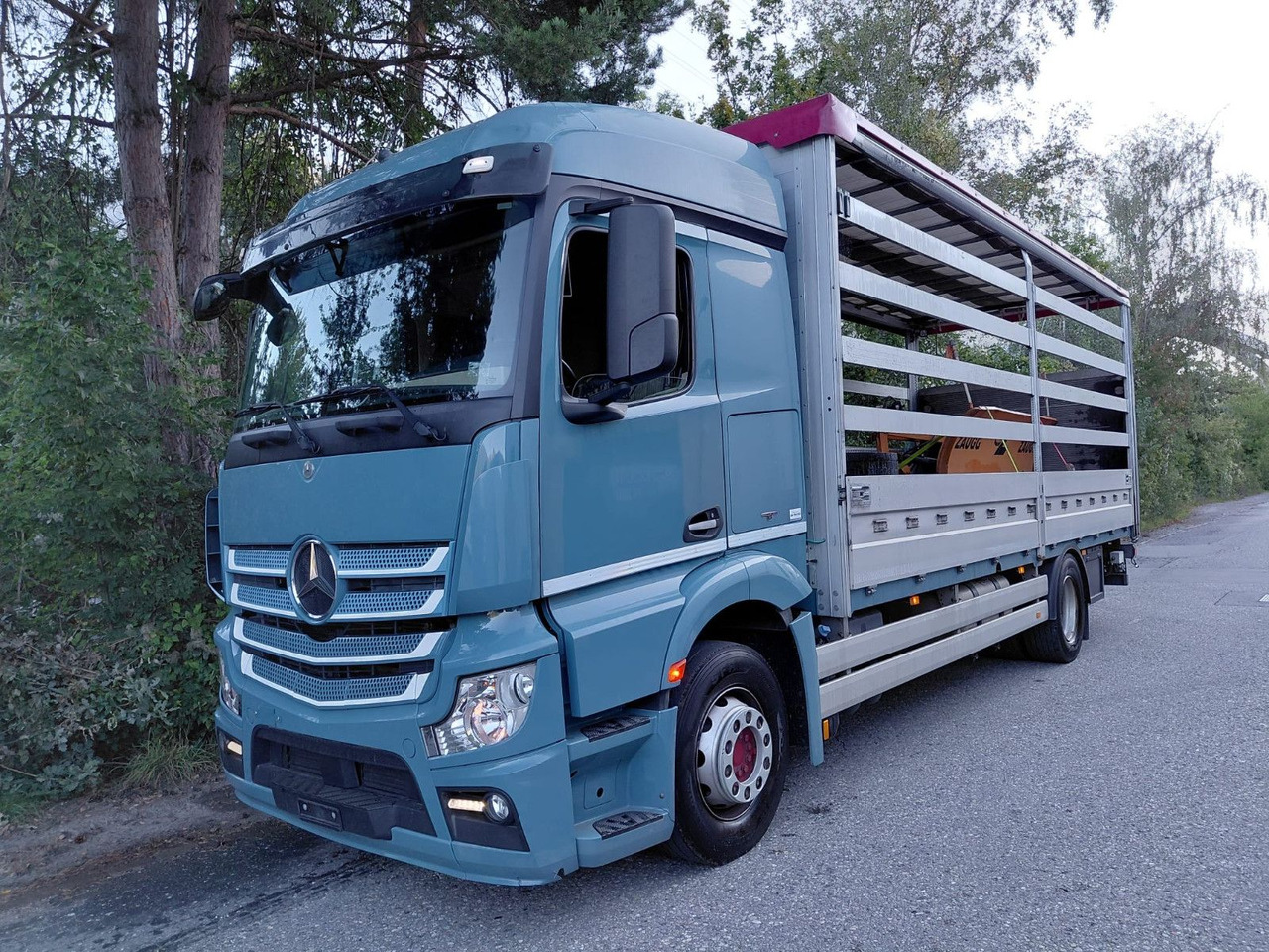 Mercedes-Benz Actros 1836 4x2, E6, Ladebordwand, Fahrschule - Plane LKW: das Bild 1 Mercedes-Benz Actros 1836 4x2, E6, Ladebordwand, Fahrschule - Plane LKW: das Bild 1