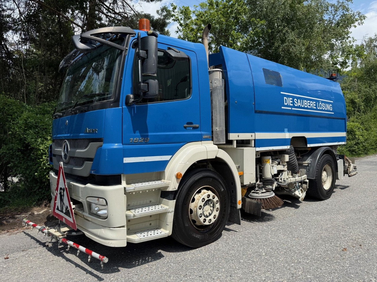 Mercedes-Benz Axor 1829 4x2, E5, EPS, RHD, Faun Kehrmaschine - Kehrmaschine: das Bild 2 Mercedes-Benz Axor 1829 4x2, E5, EPS, RHD, Faun Kehrmaschine - Kehrmaschine: das Bild 2