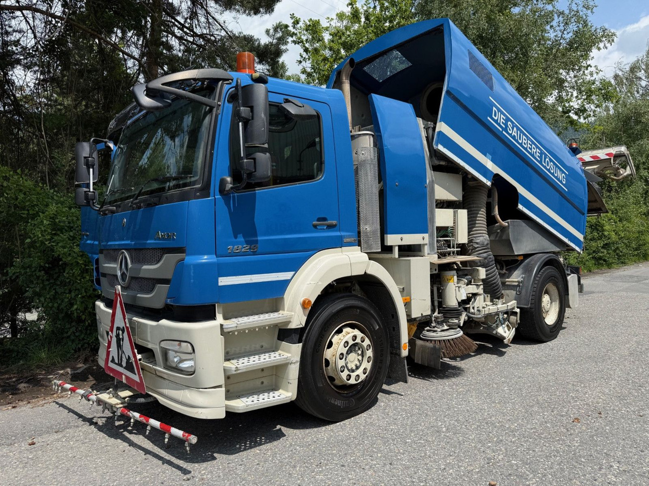Mercedes-Benz Axor 1829 4x2, E5, EPS, RHD, Faun Kehrmaschine - Kehrmaschine: das Bild 1 Mercedes-Benz Axor 1829 4x2, E5, EPS, RHD, Faun Kehrmaschine - Kehrmaschine: das Bild 1