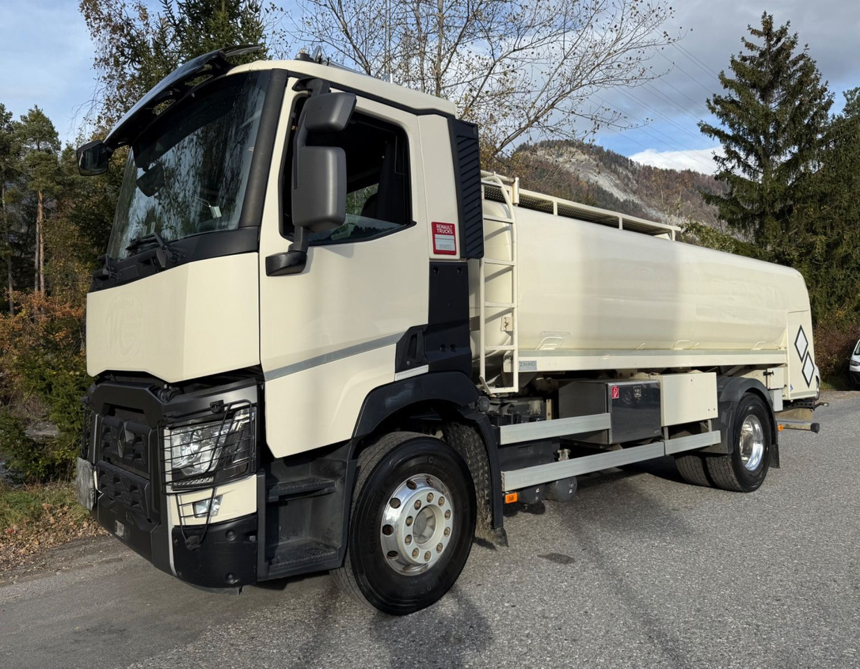 Renault C460 4x2, Euro 6,ADR,Diesel Benzin,Rohr Anhaeger Renault C460 4x2, Euro 6c, ADR, Diesel Benzin - Tankwagen: das Bild 1 Renault C460 4x2, Euro 6,ADR,Diesel Benzin,Rohr Anhaeger Renault C460 4x2, Euro 6c, ADR, Diesel Benzin - Tankwagen: das Bild 1