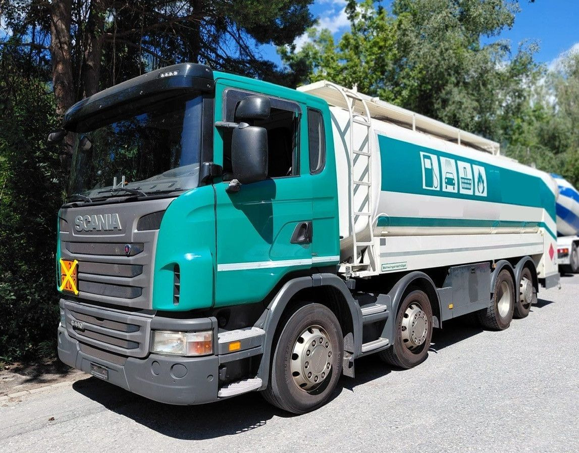 Scania G440 8x2, E5, Schwingenschloegel, 2 Kammern, ADR - Tankwagen: das Bild 2 Scania G440 8x2, E5, Schwingenschloegel, 2 Kammern, ADR - Tankwagen: das Bild 2