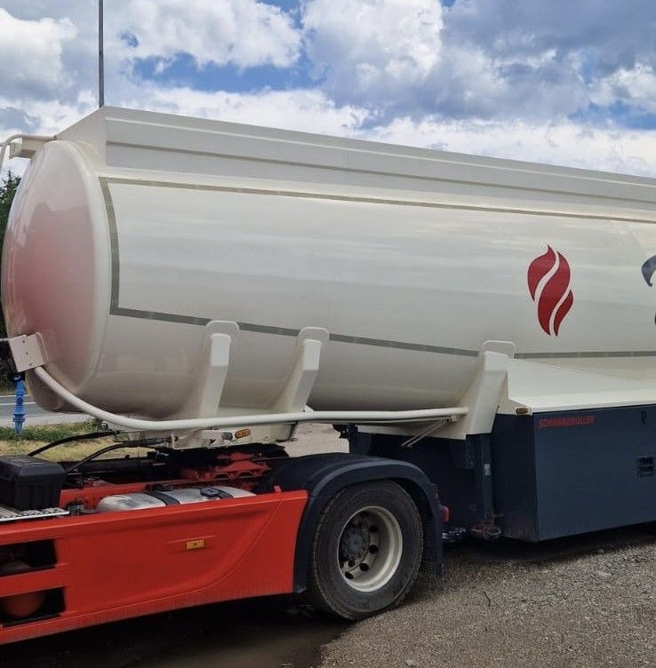 Schwarzmüller ADR, Diesel/Benzin Treibstoff, oben/unten, 3Kamm - Tankauflieger: das Bild 2 Schwarzmüller ADR, Diesel/Benzin Treibstoff, oben/unten, 3Kamm - Tankauflieger: das Bild 2