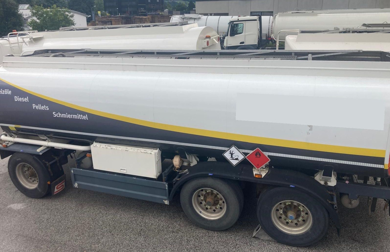 Schwarzmüller Schwingenschlögel, ADR, 3 Kammern, Fuel+Diesel - Tankanhänger: das Bild 2 Schwarzmüller Schwingenschlögel, ADR, 3 Kammern, Fuel+Diesel - Tankanhänger: das Bild 2