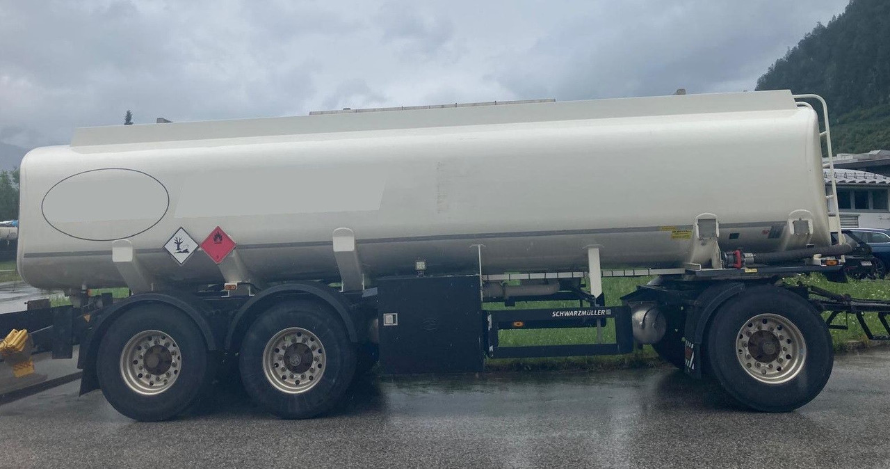 Schwarzmüller TH 3E, 3 Kammern, ADR, Benzin+Diesel, Fuel - Tankanhänger: das Bild 2 Schwarzmüller TH 3E, 3 Kammern, ADR, Benzin+Diesel, Fuel - Tankanhänger: das Bild 2