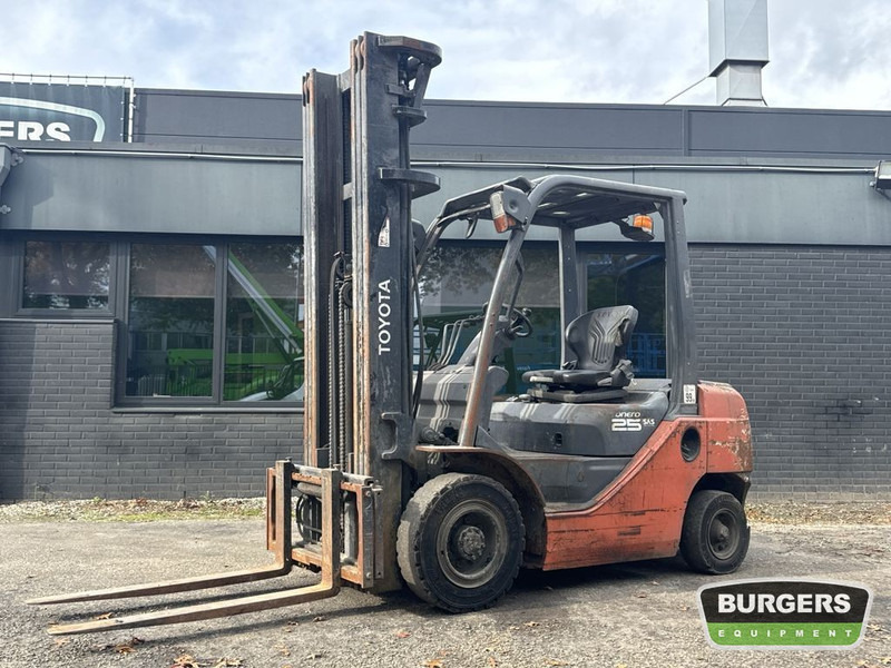 Toyota 8FDF25 - Dieselstapler: das Bild 1 Toyota 8FDF25 - Dieselstapler: das Bild 1