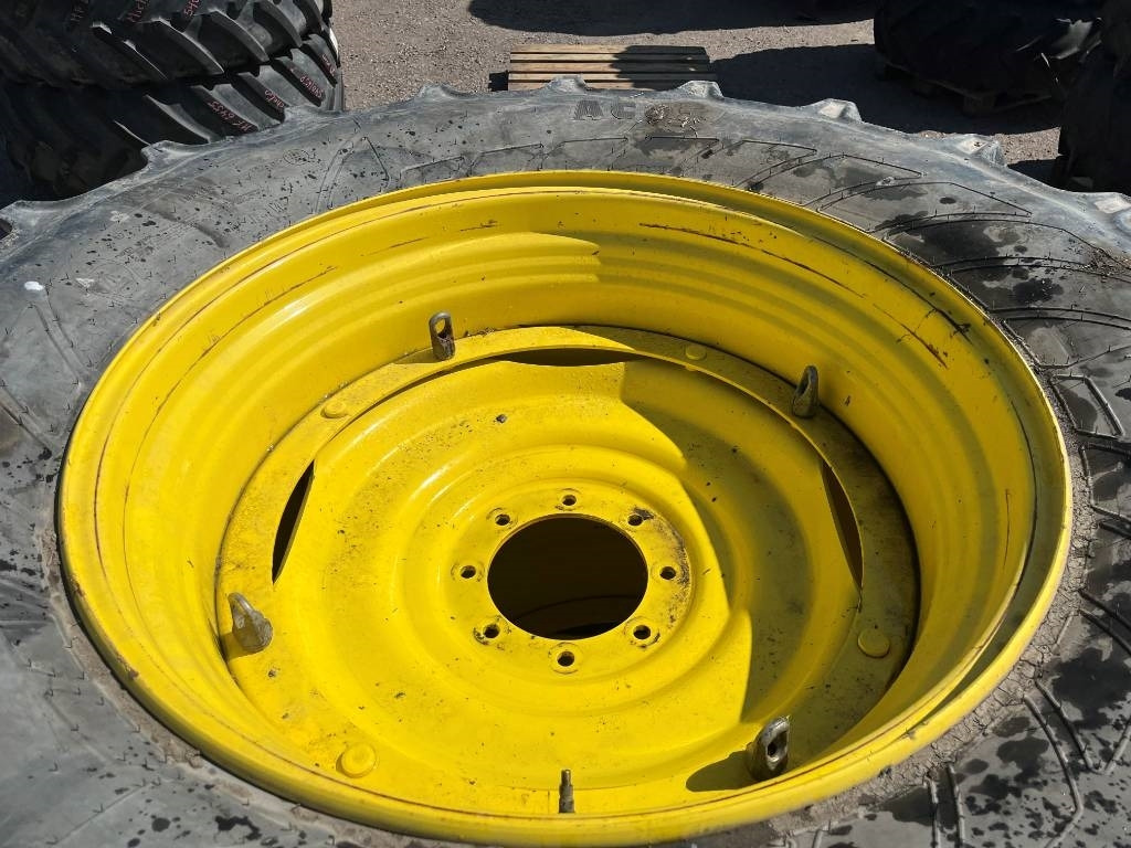 Alliance 650/65R38 600/60R28 till JD 6155 M - Reifen für Landmaschine: das Bild 4 Alliance 650/65R38 600/60R28 till JD 6155 M - Reifen für Landmaschine: das Bild 4