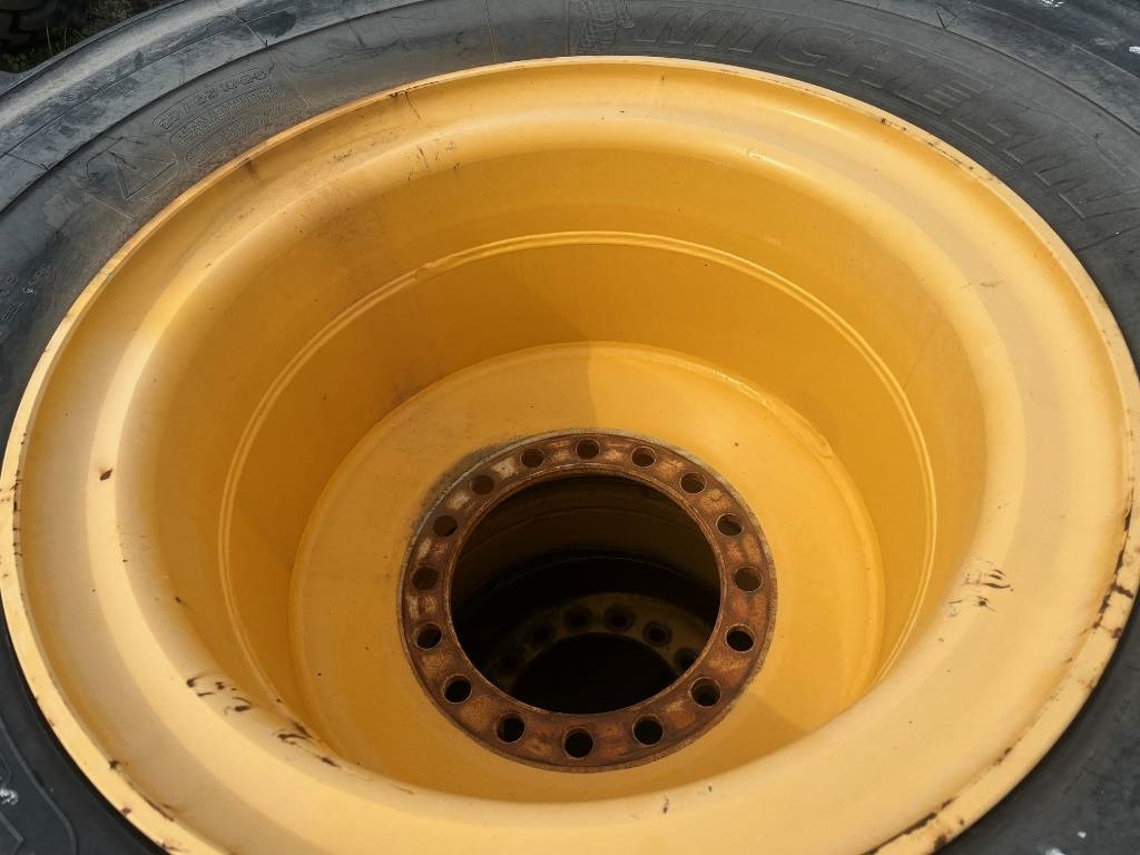 Michelin 650/65R25 Volvo L90 E , F , G , H - Komplettrad: das Bild 5 Michelin 650/65R25 Volvo L90 E , F , G , H - Komplettrad: das Bild 5