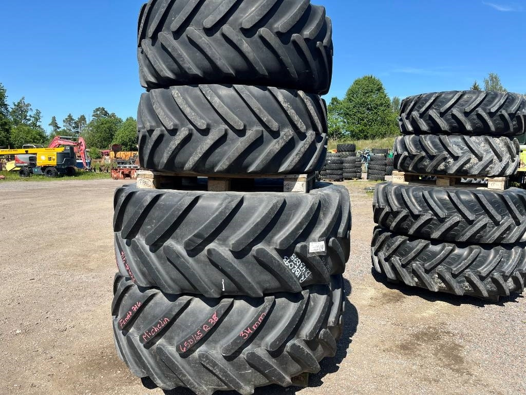 Michelin 650/65R38 540/65R28 till Fendt 716 - Reifen für Landmaschine: das Bild 1 Michelin 650/65R38 540/65R28 till Fendt 716 - Reifen für Landmaschine: das Bild 1