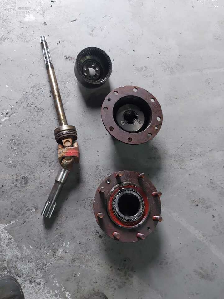 Cat TH 62 | Cat TH 82 - Zwolnica | Półoś - Antriebswelle für Landmaschine: das Bild 1 Cat TH 62 | Cat TH 82 - Zwolnica | Półoś - Antriebswelle für Landmaschine: das Bild 1