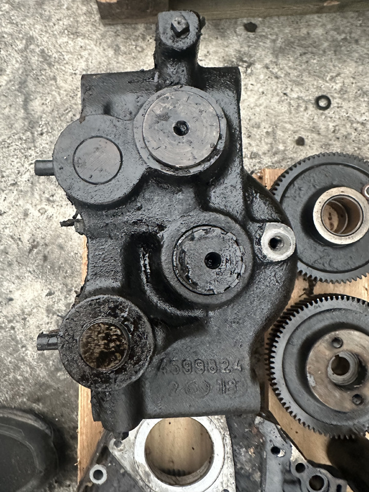 Fiat 780dt Fiat 8045 pompa paliwa , pompa oleju Balansery obudowa rozrządu - Kraftstoffpumpe für Traktor: das Bild 4 Fiat 780dt Fiat 8045 pompa paliwa , pompa oleju Balansery obudowa rozrządu - Kraftstoffpumpe für Traktor: das Bild 4