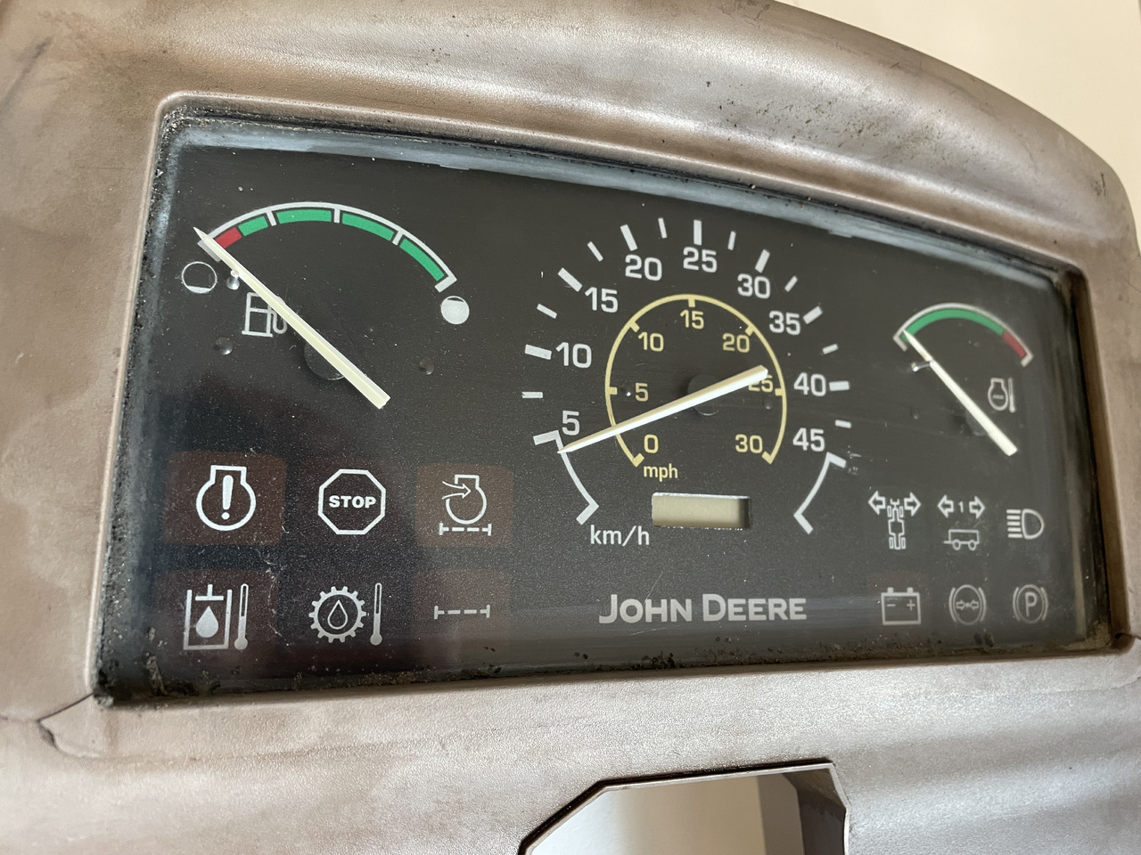 John Deere 3800 - zegary licznik pulpit AZ57940 R197098 - Armaturenbrett für Landmaschine: das Bild 2 John Deere 3800 - zegary licznik pulpit AZ57940 R197098 - Armaturenbrett für Landmaschine: das Bild 2