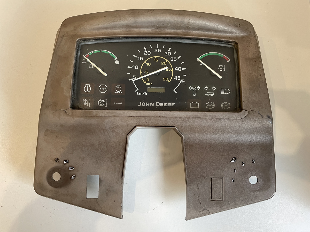 John Deere 3800 - zegary licznik pulpit AZ57940 R197098 - Armaturenbrett für Landmaschine: das Bild 1 John Deere 3800 - zegary licznik pulpit AZ57940 R197098 - Armaturenbrett für Landmaschine: das Bild 1