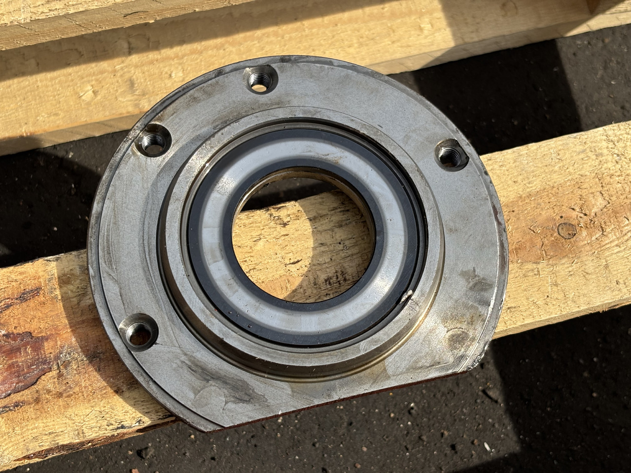 John Deere 6630 Obudowa Łożyska L113426 L215099 - Laufwerksteile für Landmaschine: das Bild 3 John Deere 6630 Obudowa Łożyska L113426 L215099 - Laufwerksteile für Landmaschine: das Bild 3