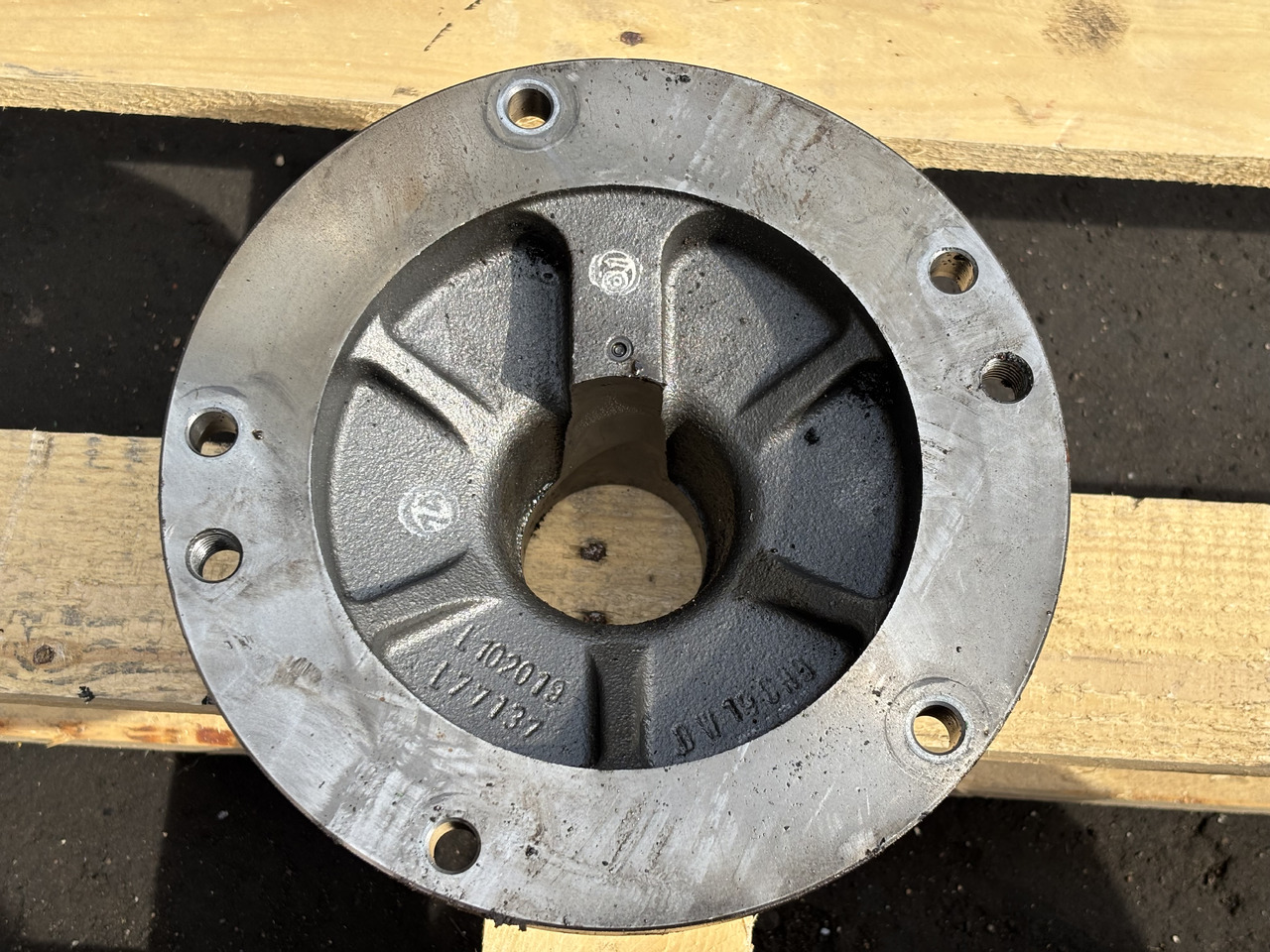 John Deere 6630 Obudowa łożyska L77137 L102019 - Laufwerksteile für Landmaschine: das Bild 1 John Deere 6630 Obudowa łożyska L77137 L102019 - Laufwerksteile für Landmaschine: das Bild 1