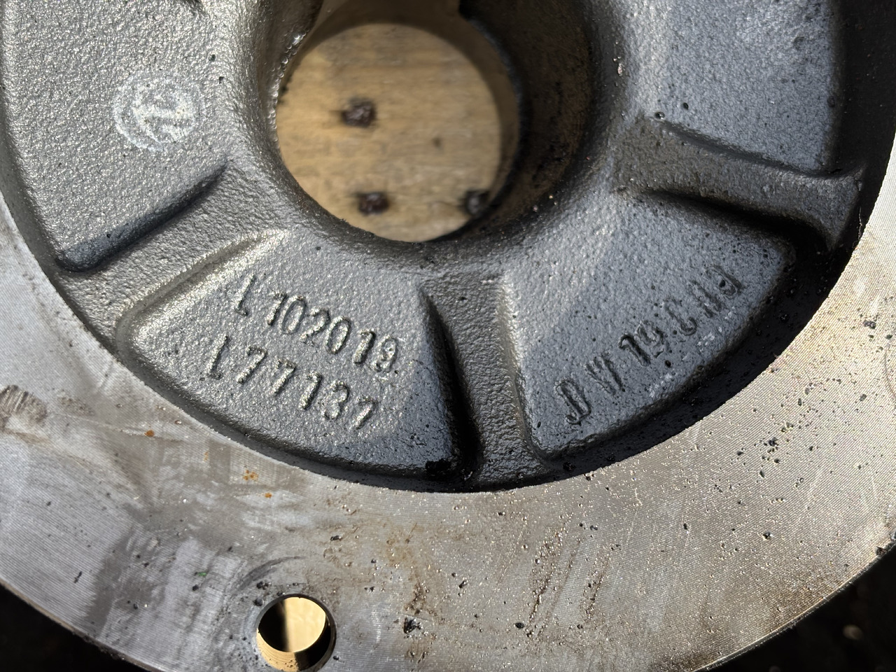 John Deere 6630 Obudowa łożyska L77137 L102019 - Laufwerksteile für Landmaschine: das Bild 2 John Deere 6630 Obudowa łożyska L77137 L102019 - Laufwerksteile für Landmaschine: das Bild 2