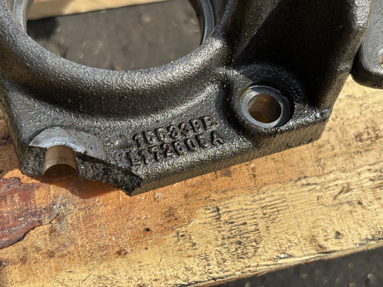 John Deere 6630 Obudowa łożyska Zapadka L215006 L202557 - Laufwerksteile für Landmaschine: das Bild 2 John Deere 6630 Obudowa łożyska Zapadka L215006 L202557 - Laufwerksteile für Landmaschine: das Bild 2