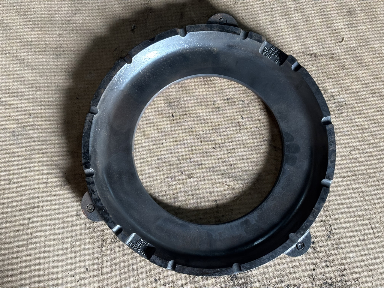 John Deere 7210 7230 7250 7R330 7R350 Docisk Hamulca Płytka R324914 - Bremsteile für Landmaschine: das Bild 1 John Deere 7210 7230 7250 7R330 7R350 Docisk Hamulca Płytka R324914 - Bremsteile für Landmaschine: das Bild 1