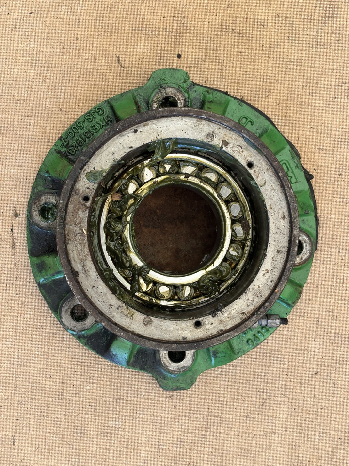 John Deere 8200 8400 8600 9600 Obudowa Łożyska HXE131928 AXE105273 - Laufwerksteile für Landmaschine: das Bild 1 John Deere 8200 8400 8600 9600 Obudowa Łożyska HXE131928 AXE105273 - Laufwerksteile für Landmaschine: das Bild 1