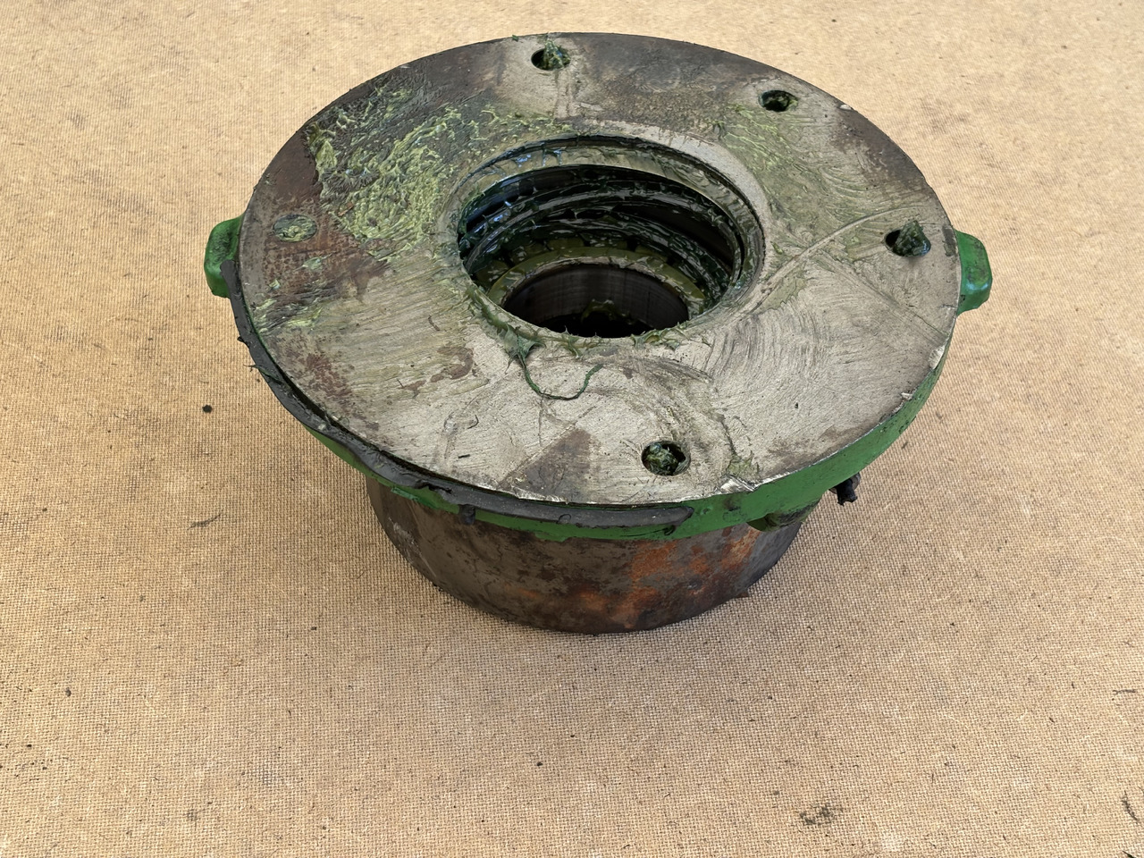 John Deere 8200 8400 8600 9600 Obudowa Łożyska HXE131928 AXE105273 - Laufwerksteile für Landmaschine: das Bild 2 John Deere 8200 8400 8600 9600 Obudowa Łożyska HXE131928 AXE105273 - Laufwerksteile für Landmaschine: das Bild 2