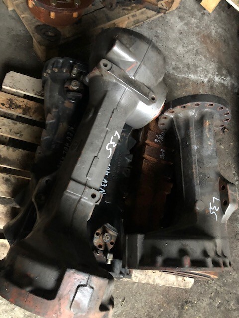 OBUDOWA MOSTU ZF AV 230 TYŁ - PRZÓD VOLVO L30 L35 ZETTELMEYER 602 - Achse und Teile für Landmaschine: das Bild 1 OBUDOWA MOSTU ZF AV 230 TYŁ - PRZÓD VOLVO L30 L35 ZETTELMEYER 602 - Achse und Teile für Landmaschine: das Bild 1