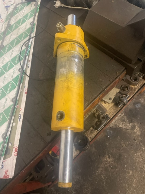 Siłownik skrętu Cat th360 , th330 , th220 - Hydraulikzylinder für Teleskoplader: das Bild 1 Siłownik skrętu Cat th360 , th330 , th220 - Hydraulikzylinder für Teleskoplader: das Bild 1