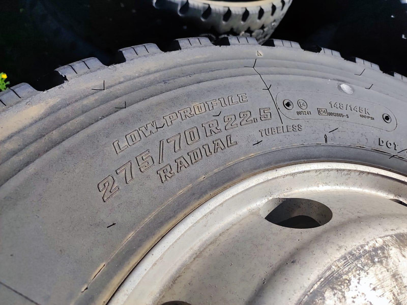 Bridgestone wheels 275/70 R22,5 on Alcoa aluminum rims - Reifen für LKW: das Bild 3 Bridgestone wheels 275/70 R22,5 on Alcoa aluminum rims - Reifen für LKW: das Bild 3
