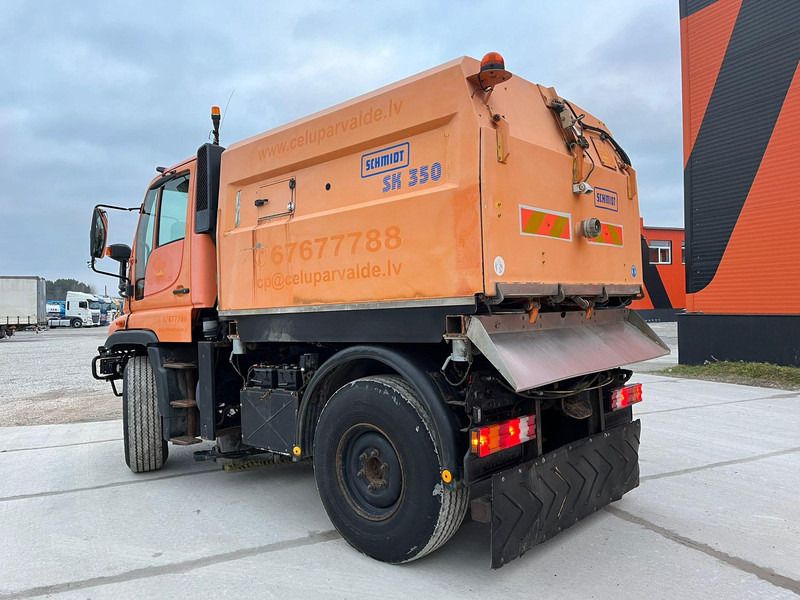 Kehrmaschine Unimog U 300 4x4 TRILETY SK / 6918 hours: das Bild 8