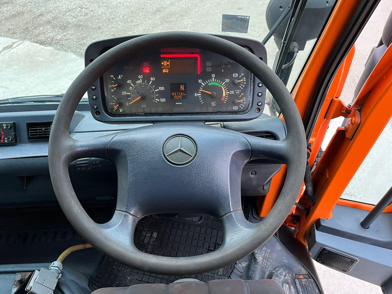 Kehrmaschine Unimog U 300 4x4 TRILETY SK / 6918 hours: das Bild 18