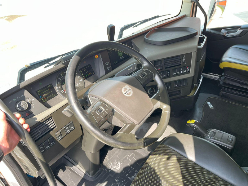 Fahrgestell LKW Volvo FH 16 650 6x2 9 TON FRONT AXLE / RETARDER / CHASSIS L=6100 mm: das Bild 15